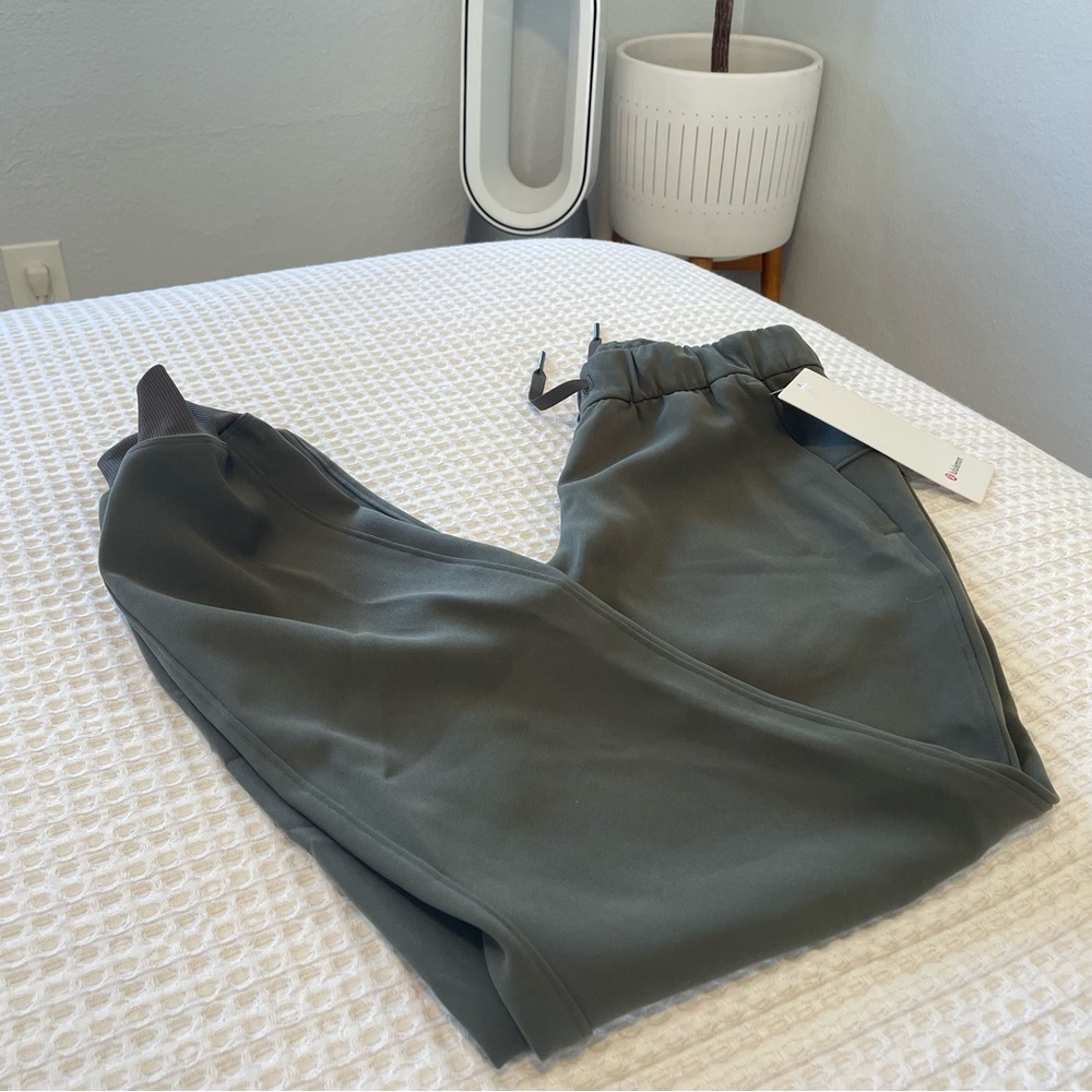 Lululemon on the fly Jogger Size 2